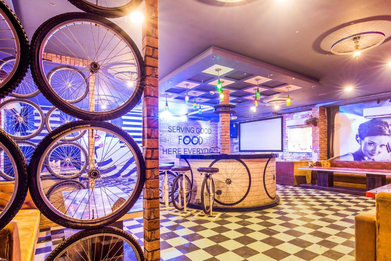 Fabhotel Star Of Taj Restobar Fatehabad Road Agra  Esterno foto